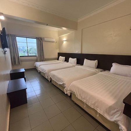 Hotel Sitiawan Kültér fotó